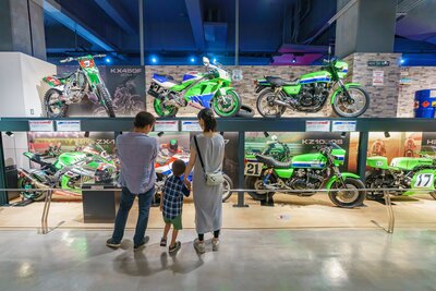 モーターサイクルギャラリー（親子）.jpg