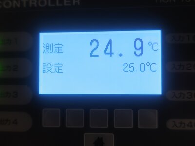 サーモコントローラーの温度表示画面_反対.JPG
