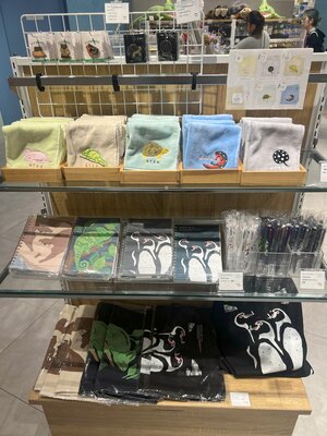 ショップオリジナルグッズ売り場.jpg