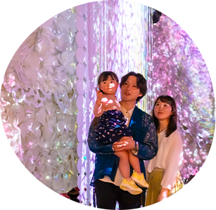 親子で写真をたくさん撮影
